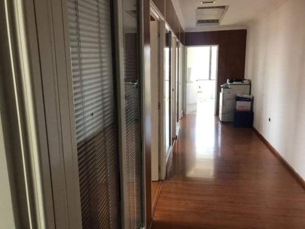 Tirane, jepet me qera ambjent biznesi Kati 12, 118 m² 1.500 € (kullat binjake)