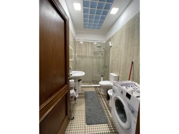 Tirane, jepet me qera apartament 2+1+Ballkon Kati 9, 123 m² 1.200 € (Liqeni Artificial, Tirane)