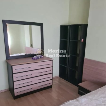 Tirane, jepet me qera apartament 2+1 Kati 5, 106 m² 700 € (Komuna Parisit)