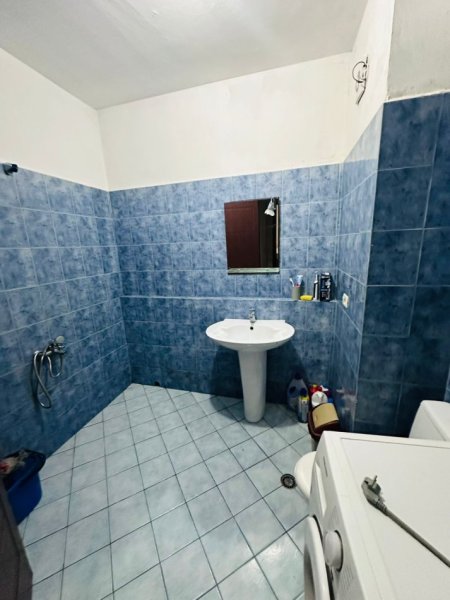 Tirane, jepet me qera apartament 2+1 Kati 6, 75 m² 470 € 