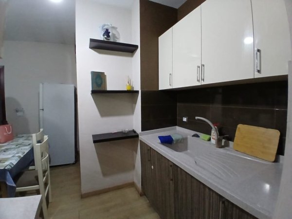 Tirane, jepet me qera apartament 2+1 Kati 6, 75 m² 470 € 