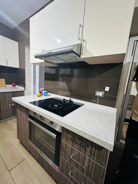 Tirane, jepet me qera apartament 2+1 Kati 6, 75 m² 470 € 