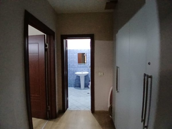 Tirane, jepet me qera apartament 2+1 Kati 6, 75 m² 470 € 