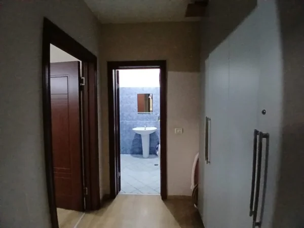 Tirane, jepet me qera apartament 2+1 Kati 6, 75 m² 470 € 
