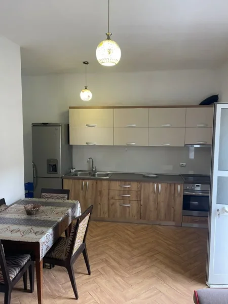 Tirane, jepet me qera apartament 2+1+Ballkon Kati 2, 90 m² 450 € 