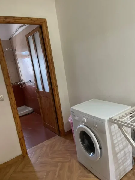 Tirane, jepet me qera apartament 2+1+Ballkon Kati 2, 90 m² 450 € 