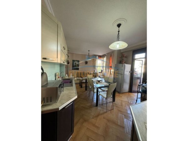 Tirane, shitet apartament Kati 3, 125 m² 325.000 € (RRUGA E KAVAJES)