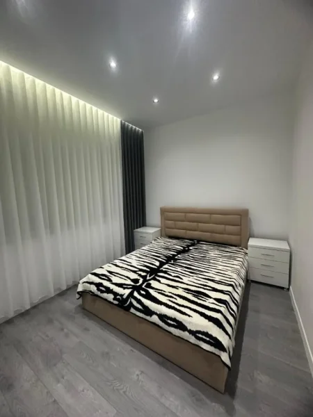 Tirane, jepet me qera apartament 1+1+Ballkon Kati 1, 70 m² 700 € 