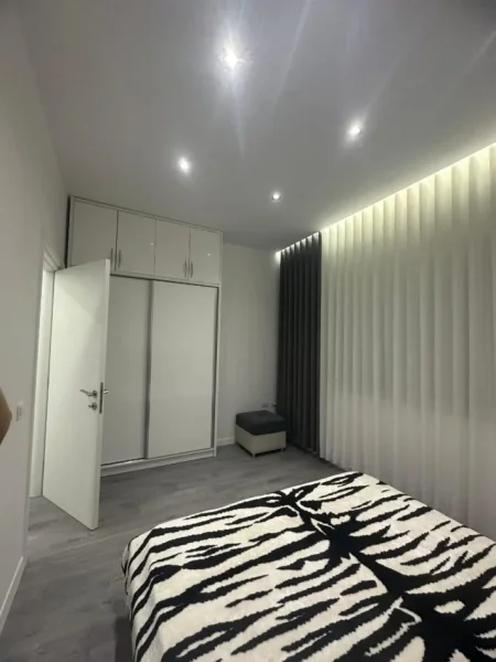 Tirane, jepet me qera apartament 1+1+Ballkon Kati 1, 70 m² 700 € 