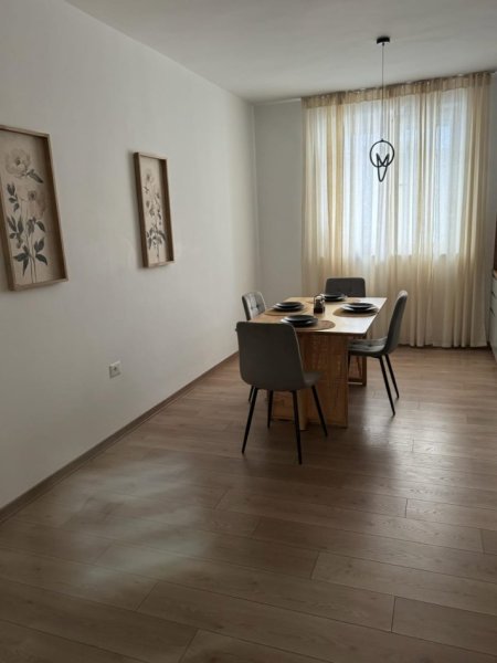 Tirane, jepet me qera apartament 2+1 Kati 2, 90 m² 950 € (Rruga e Durresit)