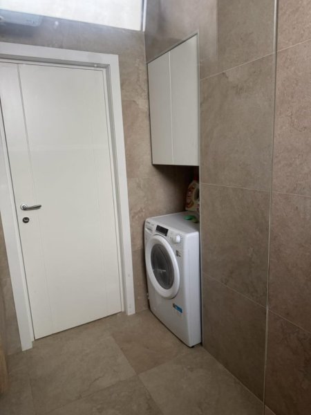 Tirane, jepet me qera apartament 2+1 Kati 2, 90 m² 950 € (Rruga e Durresit)