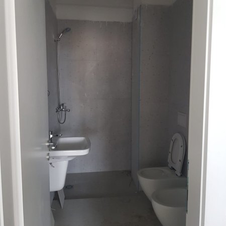 Tirane, jepet me qera apartament 3+1 Kati 4, 1.250 € 