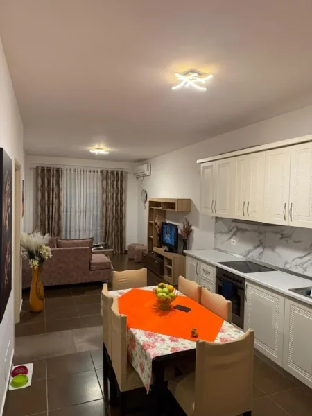 Tirane, jepet me qera apartament 2+1+Ballkon Kati 3, 90 m² 600 € 