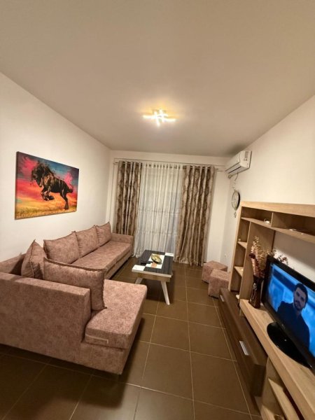 Tirane, jepet me qera apartament 2+1+Ballkon Kati 3, 90 m² 600 € 