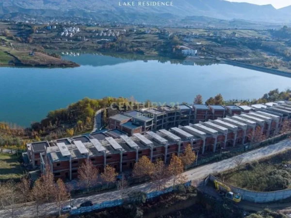 Tirane, shitet Vile 3+1+Ballkon , 210 m² 401.000 € (Liqeni i Farkes)