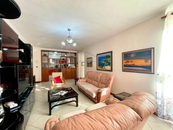 Tirane, shitet apartament Kati 8, 140 m² 330.000 € (KOMUNA E PARISIT)