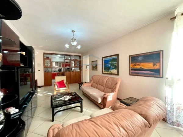 Tirane, shitet apartament Kati 8, 140 m² 330.000 € (KOMUNA E PARISIT)