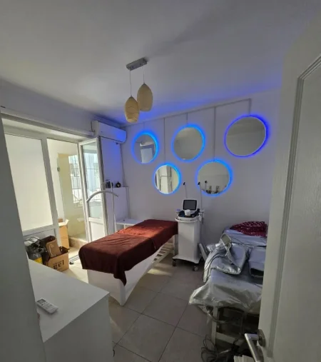 Tirane, jepet me qera apartament 2+1 Kati 2, 700 € 