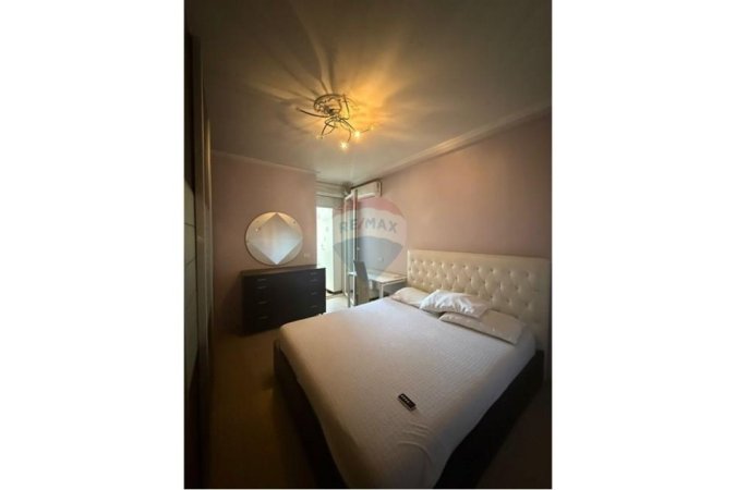 Tirane, jepet me qera apartament 2+1+Aneks+Ballkon Kati 3, 80 m² 850 € (ish Ekspozita)