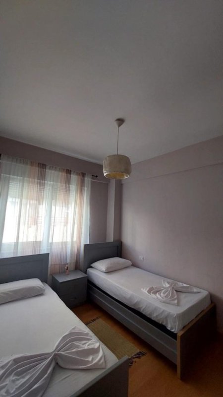 Tirane, jepet me qera apartament 2+1+Ballkon Kati 3, 100 m² 600 € 