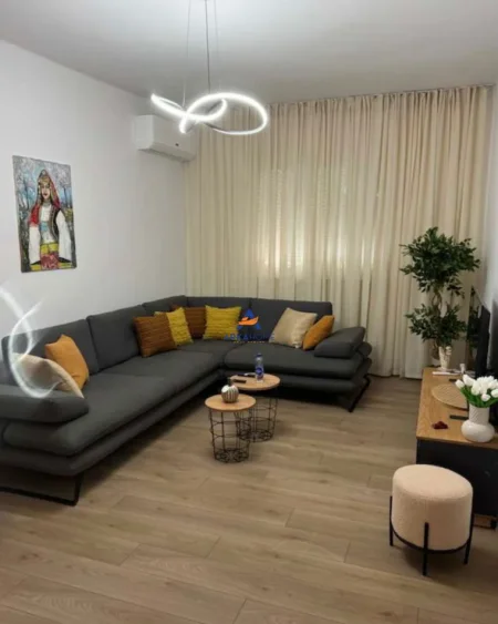 Tirane, jepet me qera apartament 2+1 Kati 2, 87 m² 950 € (KAFE FLORA, QENDER)