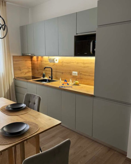 Tirane, jepet me qera apartament 2+1 Kati 2, 87 m² 950 € (KAFE FLORA, QENDER)