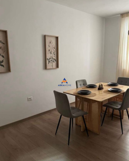 Tirane, jepet me qera apartament 2+1 Kati 2, 87 m² 950 € (KAFE FLORA, QENDER)