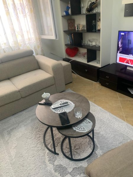 Durres, jepet me qera apartament 1+1+Ballkon Kati 3, 75 m² 650 € (Rruga Kompleksi, Kompleksi Giardino)