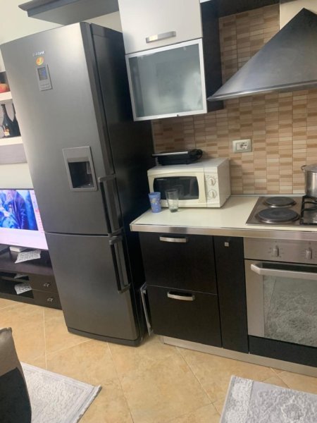 Durres, jepet me qera apartament 1+1+Ballkon Kati 3, 75 m² 650 € (Rruga Kompleksi, Kompleksi Giardino)