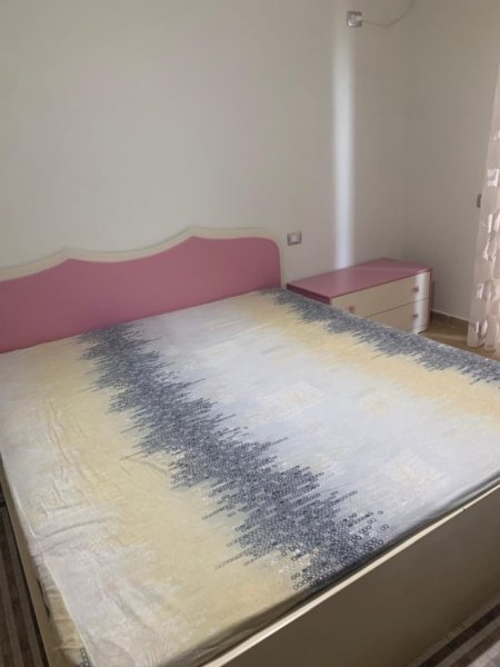 Durres, jepet me qera apartament 1+1+Ballkon Kati 3, 75 m² 650 € (Rruga Kompleksi, Kompleksi Giardino)