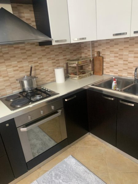 Durres, jepet me qera apartament 1+1+Ballkon Kati 3, 75 m² 650 € (Rruga Kompleksi, Kompleksi Giardino)