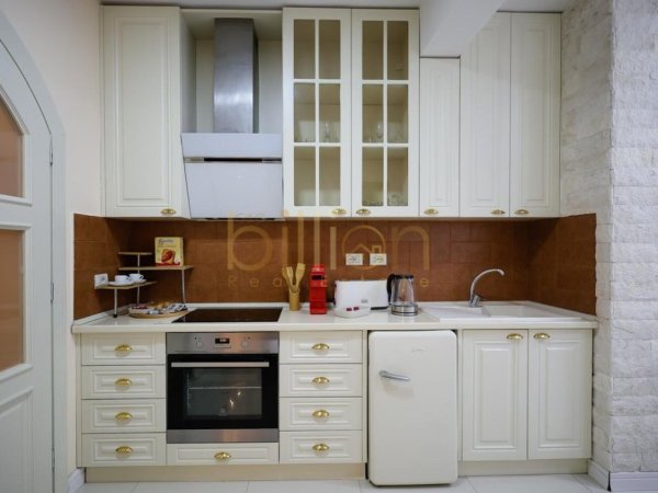 Tirane, shitet , 193 m² (Ish Blloku)