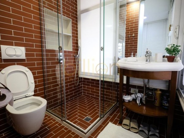 Tirane, shitet , 193 m² (Ish Blloku)