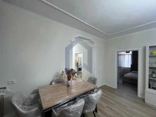 Tirane, jap me qera apartament 3+1+Ballkon Kati 4, 105 m² 1.100 € (Bulevardi Gjergj Fisha)