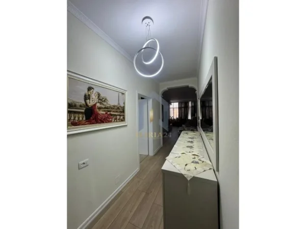 Tirane, jap me qera apartament 3+1+Ballkon Kati 4, 105 m² 1.100 € (Bulevardi Gjergj Fisha)