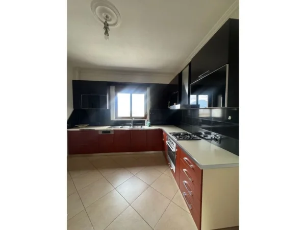 Tirane, shitet Vile 5+1+Ballkon , 510 m² 500.000 € (Depo e Ujit, Rr. Pjeter Budi)