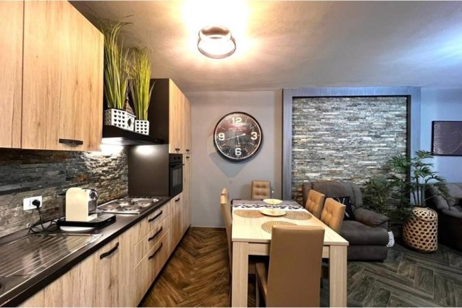 Tirane, jepet me qera apartament 2+1+Ballkon Kati 4, 75 m² 700 € (Kompleksi Magnet)