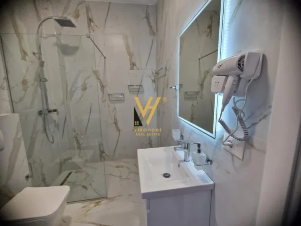 Tirane, jepet me qera apartament 2+1+Ballkon Kati 2, 120 m² 750 € (VASIL SHANTO)