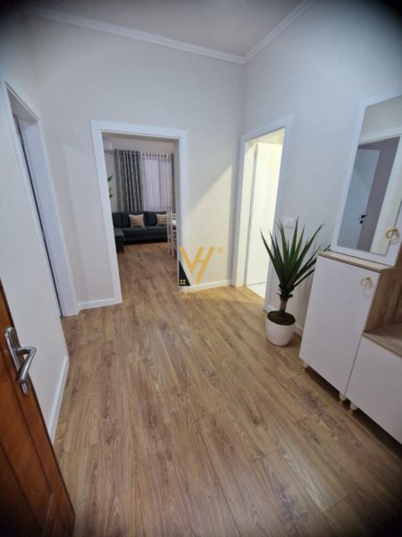 Tirane, jepet me qera apartament 2+1+Ballkon Kati 2, 120 m² 750 € (VASIL SHANTO)