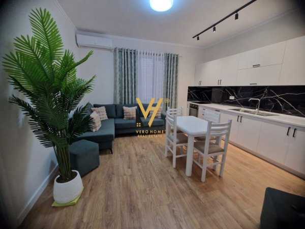 Tirane, jepet me qera apartament 2+1+Ballkon Kati 2, 120 m² 750 € (VASIL SHANTO)