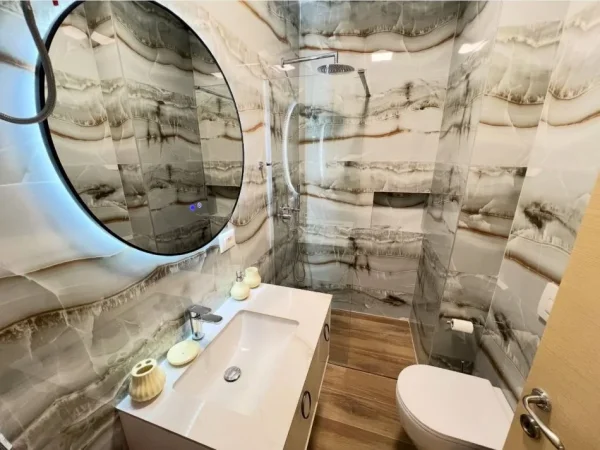 Tirane, jepet me qera apartament 1+1+Ballkon Kati 2, 60 m² 450 € (rexhep shala)