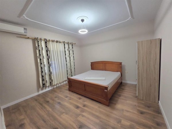 Tirane, jepet me qera apartament 3+1 Kati 2, 169 m² 800 € (FUSHA E AVIACIONIT)