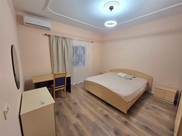 Tirane, jepet me qera apartament 3+1 Kati 2, 169 m² 800 € (FUSHA E AVIACIONIT)