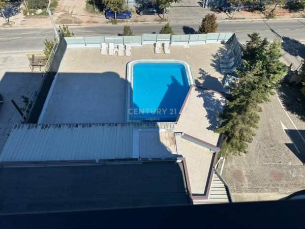 Tirane, jepet me qera Vile 3 Katshe Kati 5, 2.500 m² 15.000 € (Vaqarr)