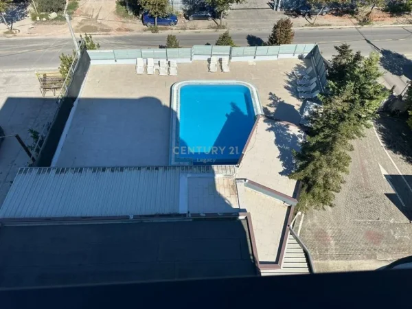 Tirane, jepet me qera Vile 3 Katshe Kati 5, 2.500 m² 15.000 € (Vaqarr)