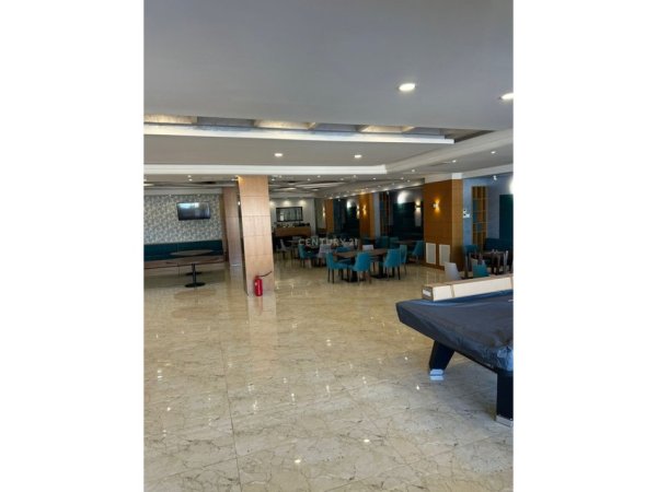 Tirane, jepet me qera Vile 3 Katshe Kati 5, 2.500 m² 15.000 € (Vaqarr)