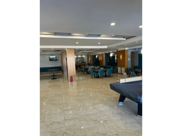 Tirane, jepet me qera Vile 3 Katshe Kati 5, 2.500 m² 15.000 € (Vaqarr)