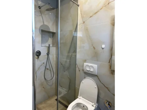 Tirane, jepet me qera Vile 3 Katshe Kati 5, 2.500 m² 15.000 € (Vaqarr)