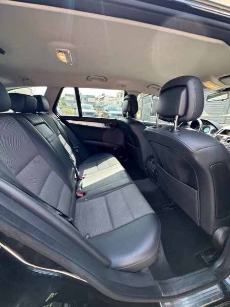 Tirane, shes MERCEDES-BENZ C220 CDI Avantgarde Nafte, e zeze automatik Klima 212.000 km 4.900 €