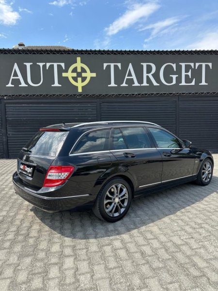 Tirane, shes MERCEDES-BENZ C220 CDI Avantgarde Nafte, e zeze automatik Klima 212.000 km 4.900 €